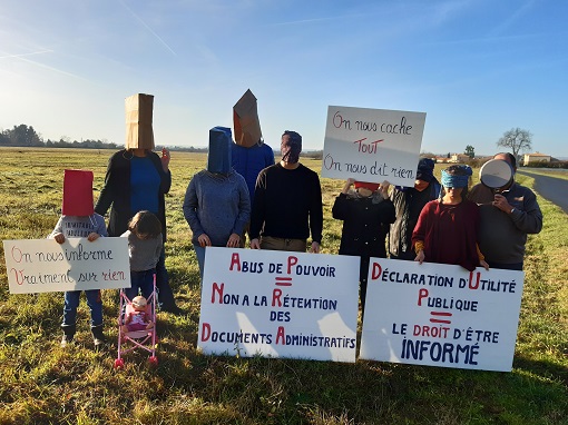 Yeux bandés, l'association Laissez-nous vivre un peu et le collectif Laisse Béton dénoncent le manque de transparence